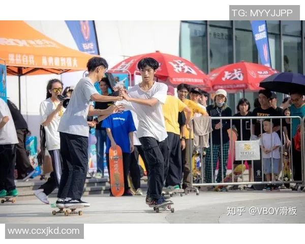 广州滑板队在攀岩联赛中的灵活性表现引发热议与关注